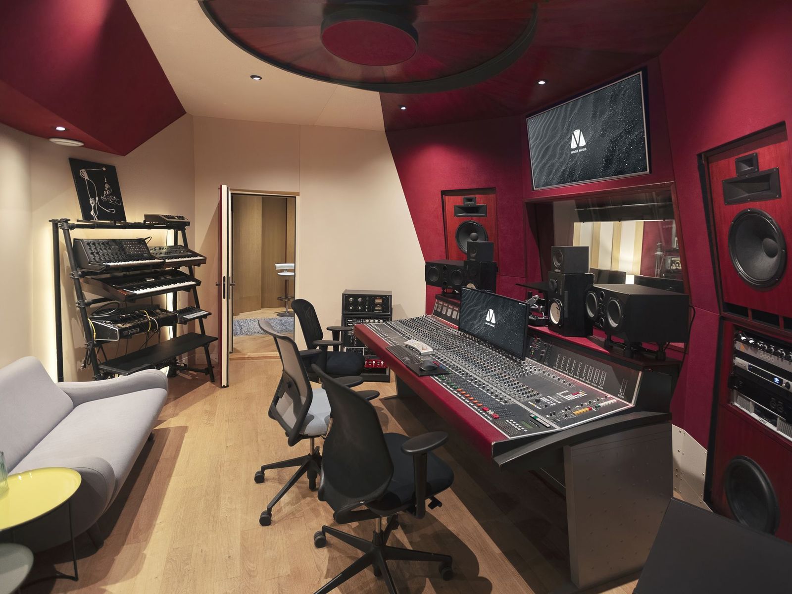 La régie du Studio A et sa console Studer 983